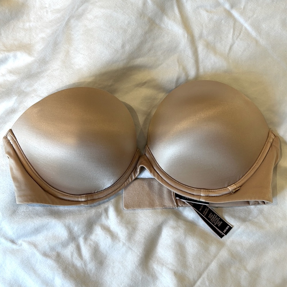 Victoria’s Secret 32D Very Sexy strapless bra in nude